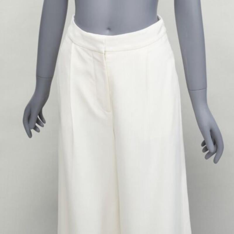 Stella MCCARTNEY 2017 pantalon culotte en soie blanche doublée à plis sur le devant IT34 XXS
Référence : SNKO/A00295
Marque : Stella McCartney
Designer : Stella McCartney
Collection : 2017
Matériau : Viscose
Couleur : blanc
Motif : Solide
Fermeture