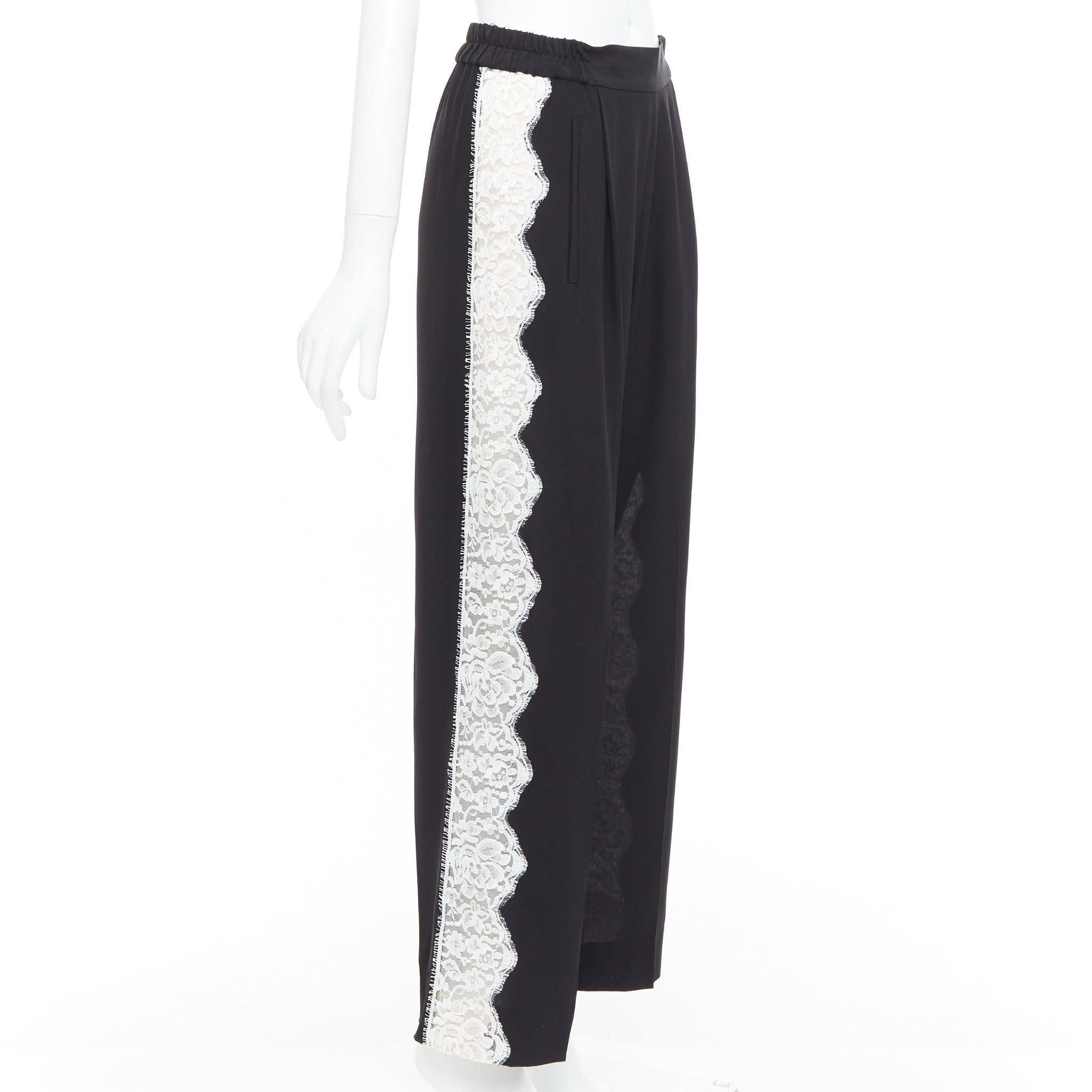 STELLA MCCARTNEY 2018 pantaloni in 100% seta nera con pizzo bianco IT36 XXS
Riferimento: MECG/A00135
Marchio: Stella McCartney
Designer: Stella McCartney
Collezione: 2018
Materiale: Seta
Colore: Nero, Bianco
Modello: Pizzo
Chiusura: