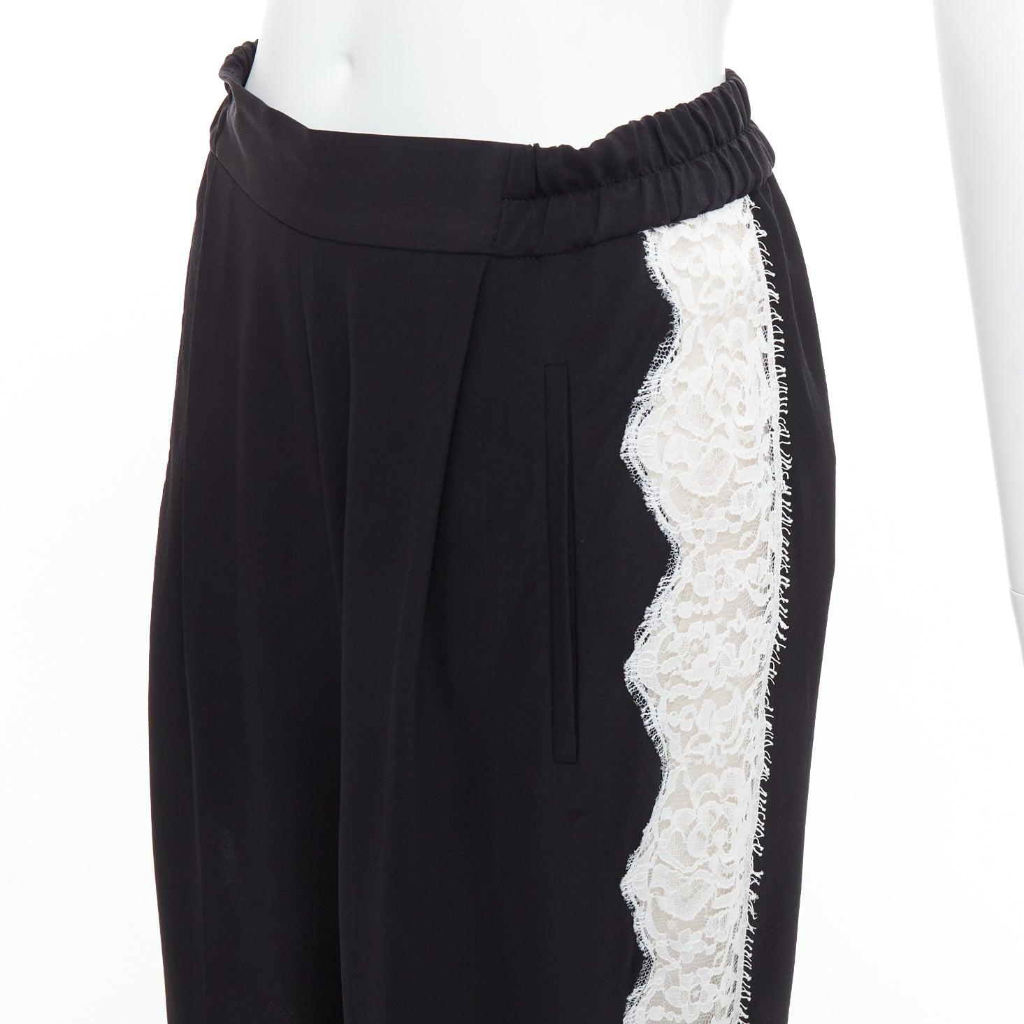 STELLA MCCARTNEY 2018 pantaloni in 100% seta nera con pizzo bianco IT36 XXS in vendita 2