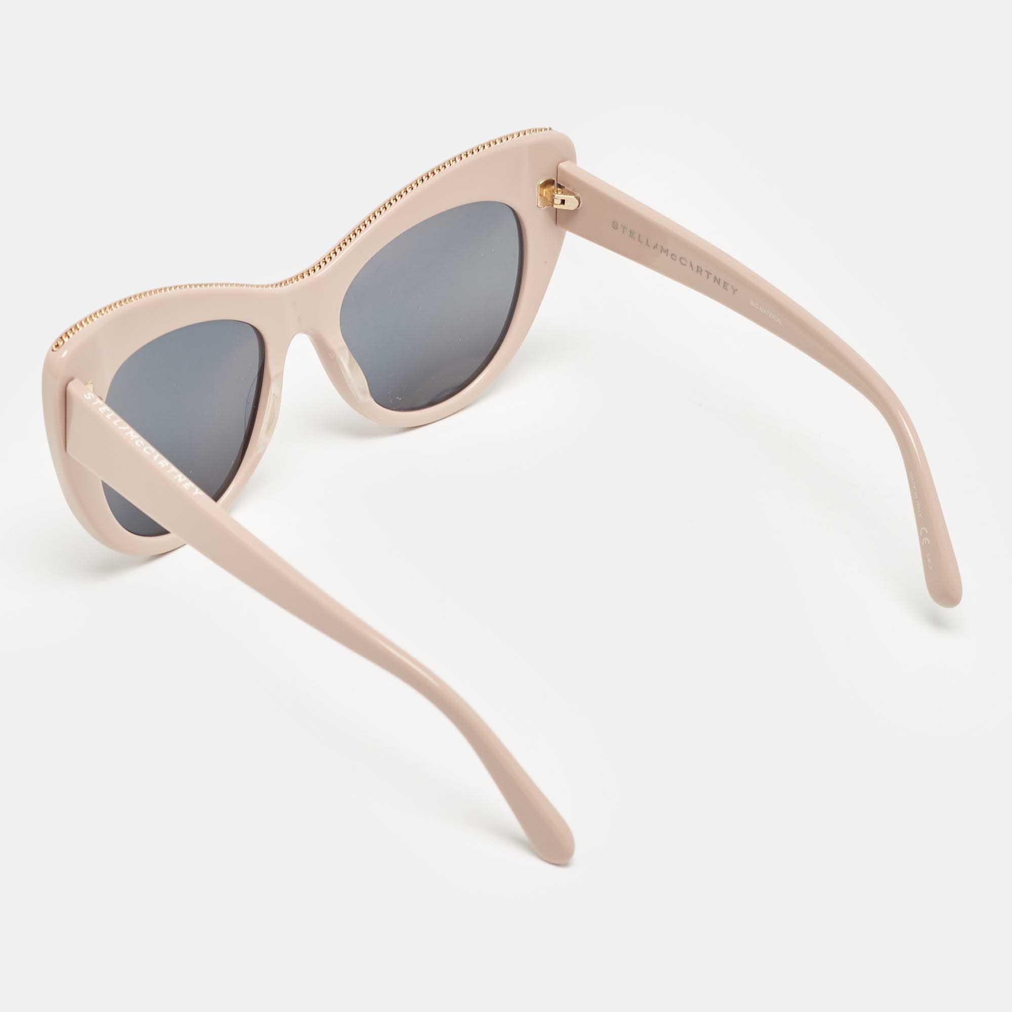 Gafas de sol Stella McCartney Cate Eye Beige/Cadena Negra en Bastante bueno estado para la venta en Dubai, Al Qouz 2