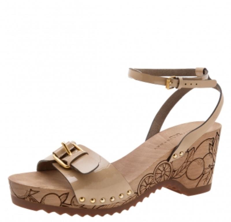 Stella McCartney Beige Faux Patent Leather Linda Wedge Sandals Size 40 For Sale 1