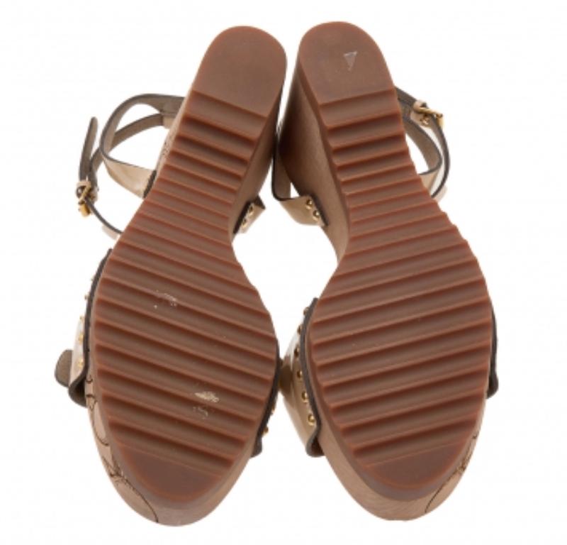 Stella McCartney Beige Faux Patent Leather Linda Wedge Sandals Size 40 For Sale 3