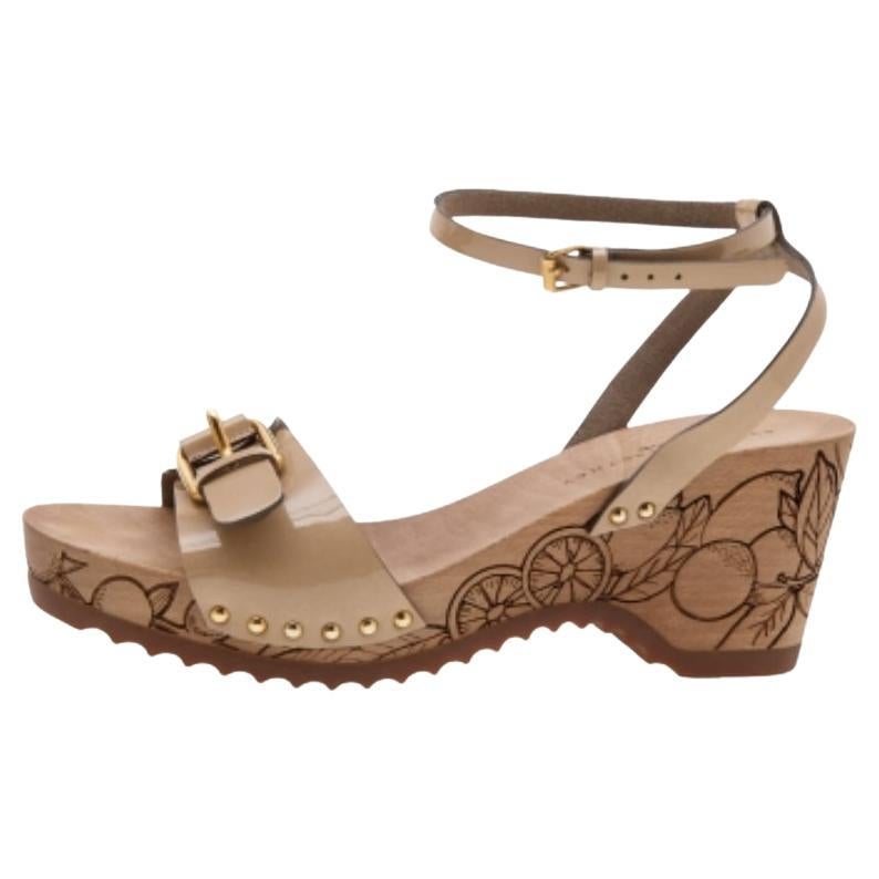 Stella McCartney Beige Faux Patent Leather Linda Wedge Sandals Size 40 For Sale