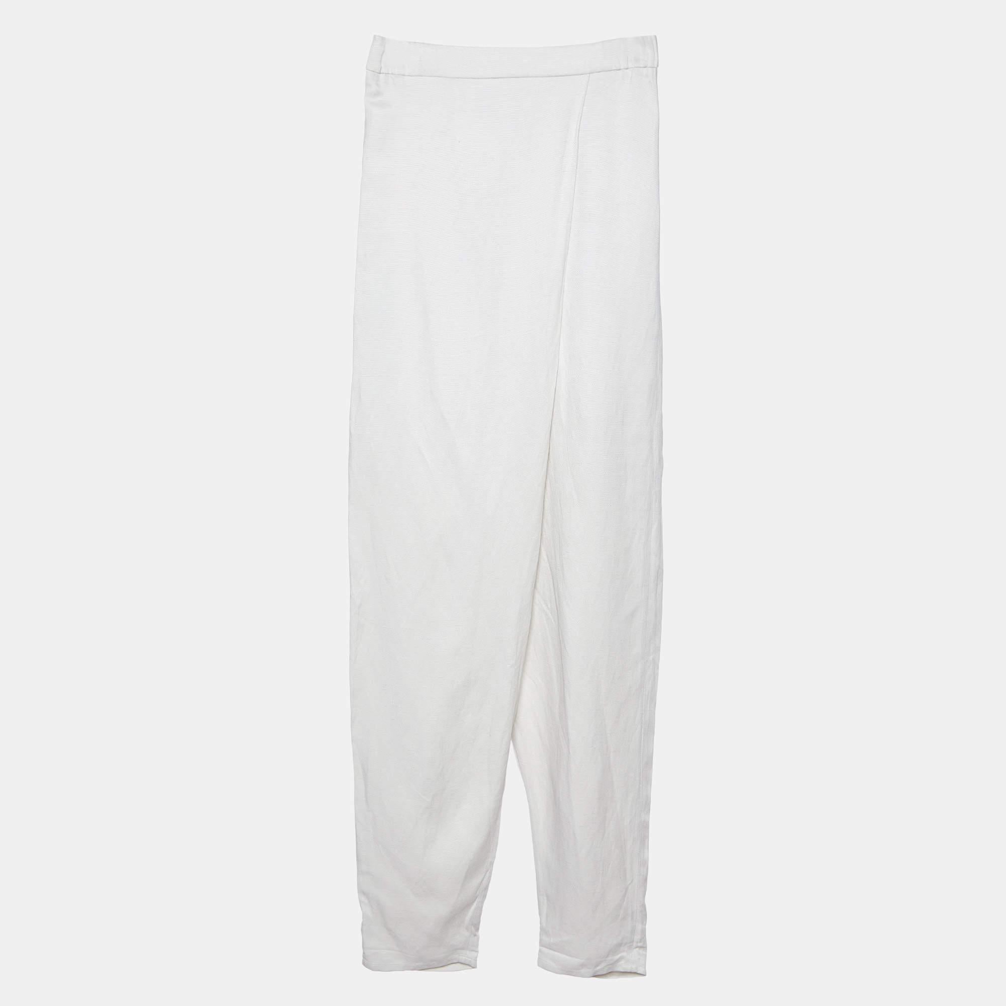 Mit den Hosen von Stella McCartney sind Sie auf der sicheren Seite. Diese sorgfältig aus feinsten Materialien geschneiderte Hose steht für tadellose Handwerkskunst, zeitlosen Stil und höchsten Komfort für Ihre tägliche Eleganz.