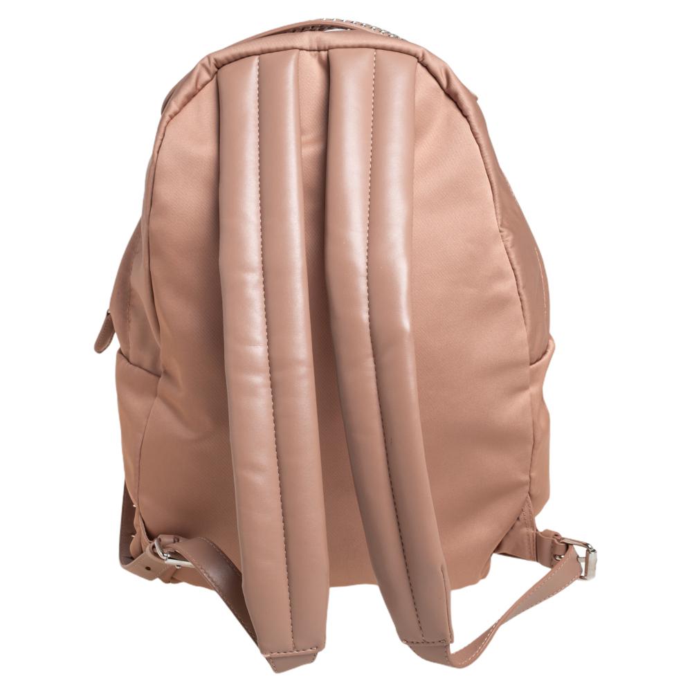 This Falabella backpack by Stella McCartney has been designed to deliver style and functionality. It has been crafted from beige nylon and leather. It features a main zip compartment, a front zip pocket, a durable nylon-lined interior with a zip