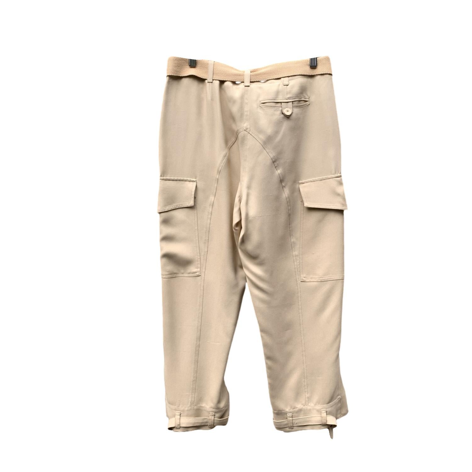 Stella McCartney beige silk cargo pants. It features a belted waistline and front button closure. Composition: 100% silk. Cropped length. Size: 40 IT (it should correspond to a SMALL size)

Details

MATERIAL: Silk

COLOR: Beige

MODEL: -

GENDER: