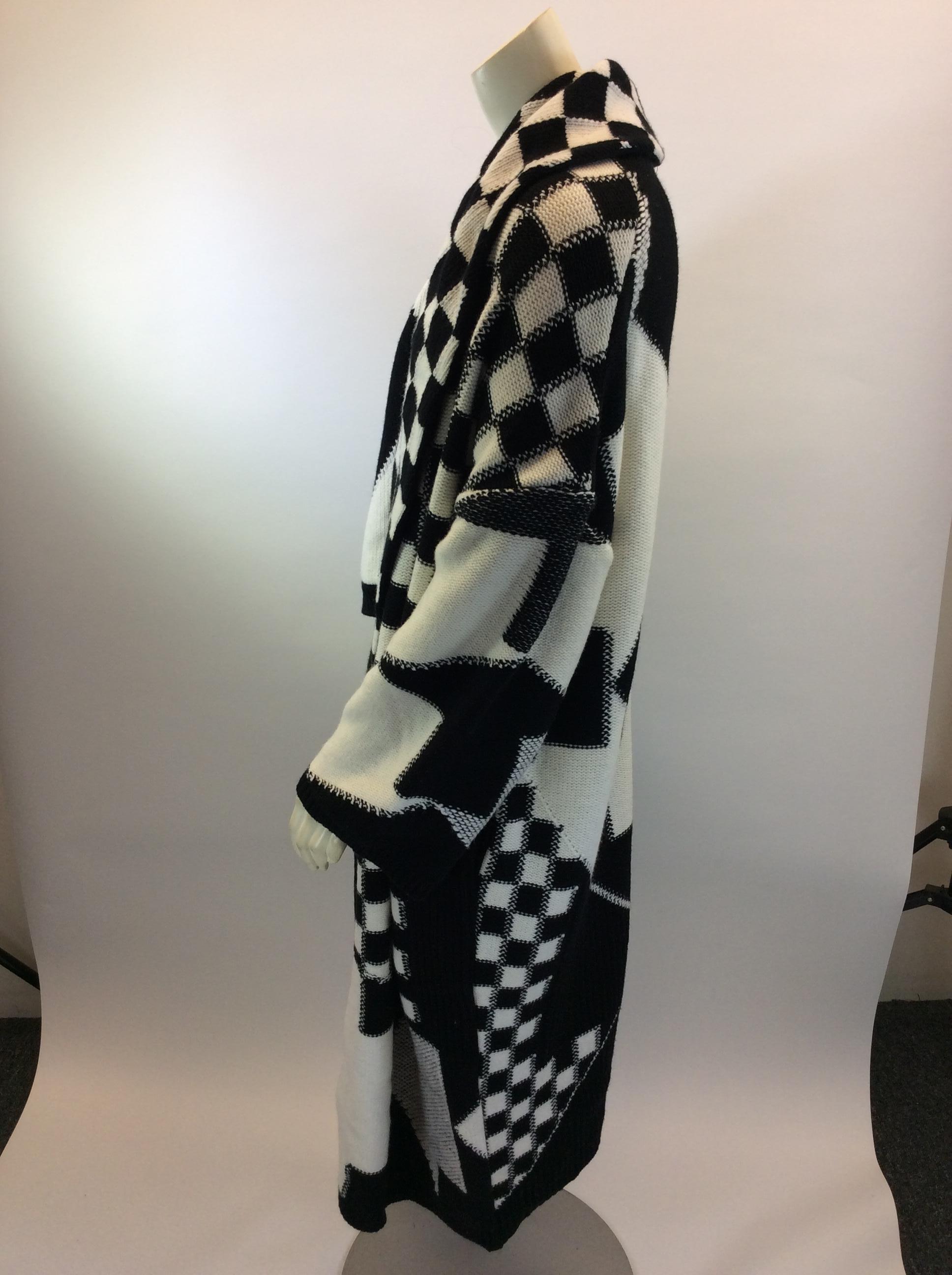 Stella McCartney Black and White Wool Cardigan
$999
Made in Italy
100% Wool
Size Small
Length 45