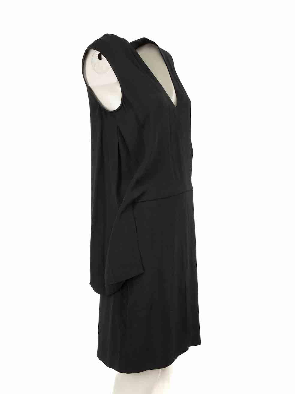 CONDITION is Very good. Minimal wear to dress is evident. Minor pull to seam on front and back of skirt. Loose threads to the right sleeve hem lining on this used Stella McCartney designer resale item.
 
Details
Black
Synthetic
Mini dress
V