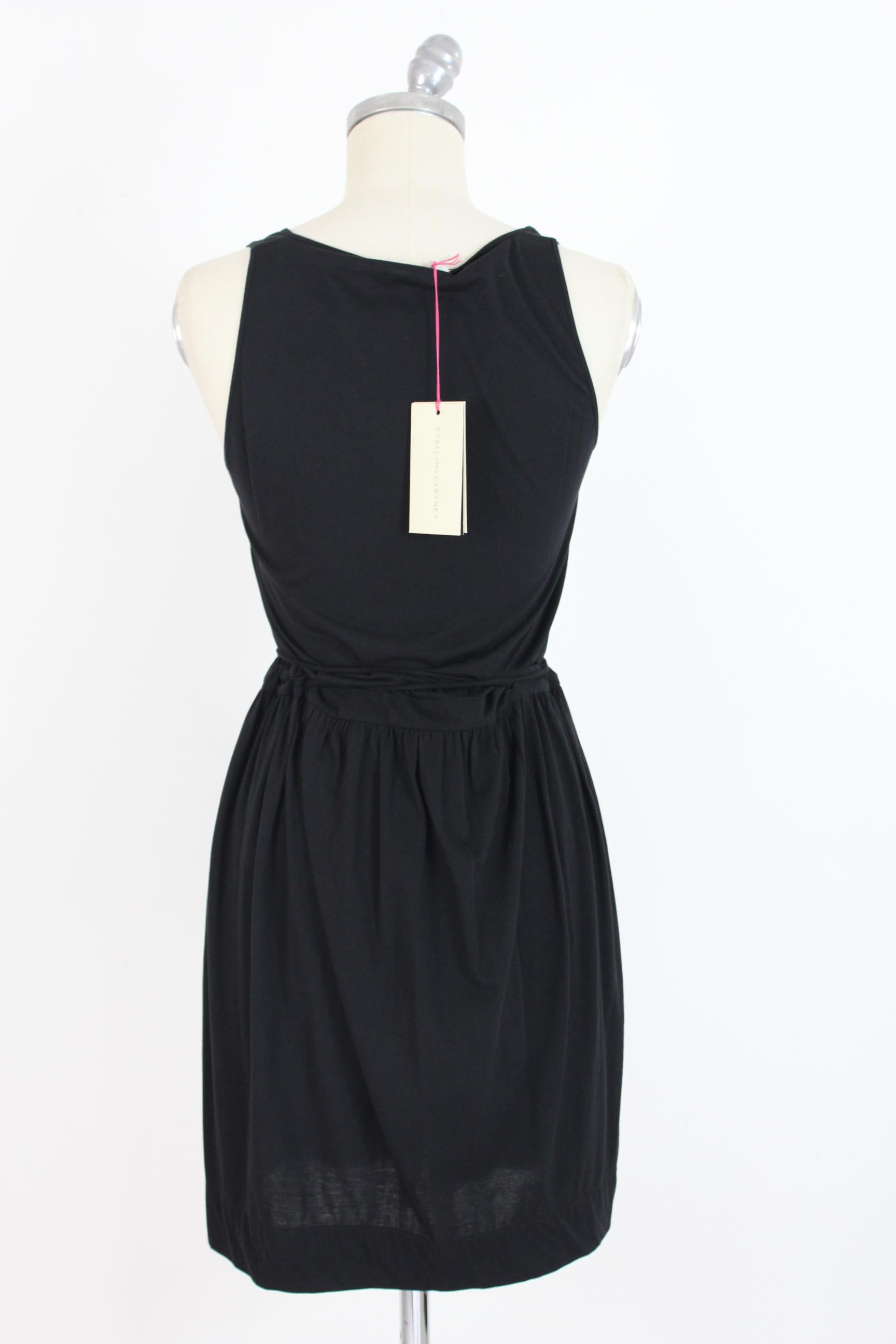 Stella McCartney 2000s sheath dress. Short, soft sleeveless dress. Stitching on the chest, flared skirt. Elastic waist belt that can be adjusted according to every need. Black color, 100% cotton. Made in Italy. New with tag.

Size: 42 It 8 Us 10