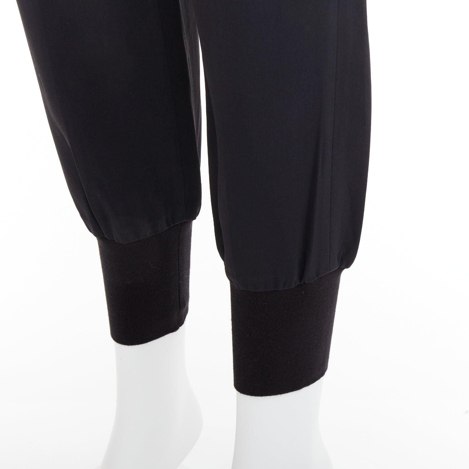 Stella McCartney - Pantalon de jogging noir en coton côtelé avec bordures à l'arrière IT36 XXS
Référence : SNKO/A00658
Marque : Stella McCartney
Designer : Stella McCartney
MATERIAL : Viscose, mélange
Couleur : Noir
Motif : Solide
Fermeture :