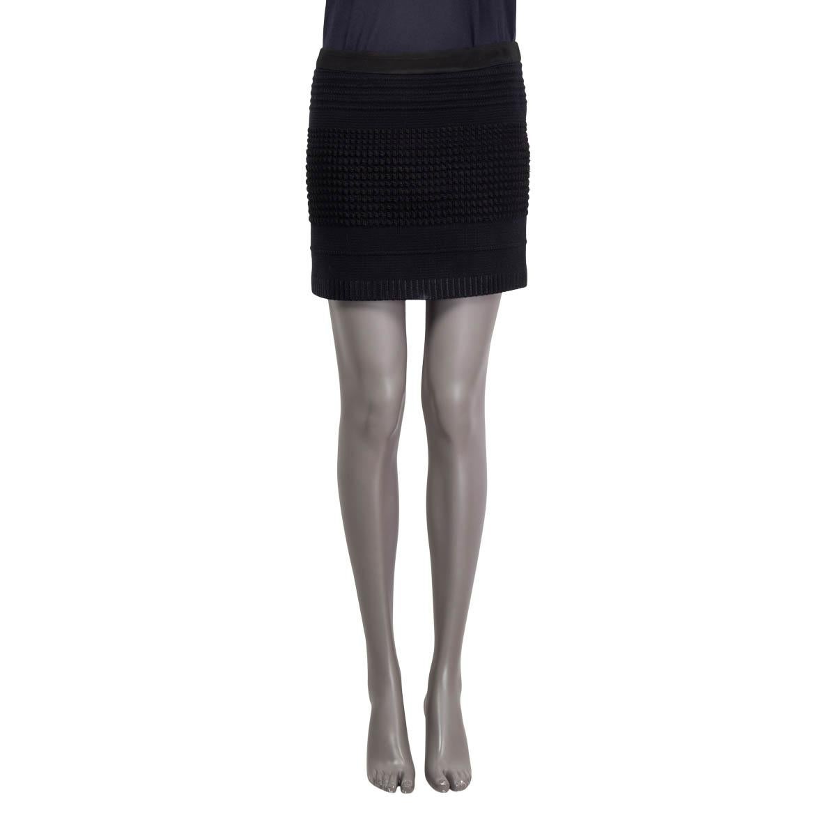 100% authentic Stella McCartney woven mini skirt in black cotton (51%), silk (24%), polyester (20%) and viscose (5%). Opens with a concealed zipper and a hook at the back. Lined in black. Has been worn and is in excellent