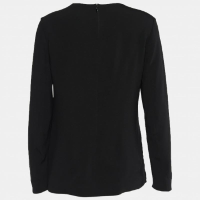Choose all-day comfort with this Stella McCartney top. Beautifully knit using quality materials, it features a round neckline, long sleeves, and patch details, guaranteeing quality and simple style.