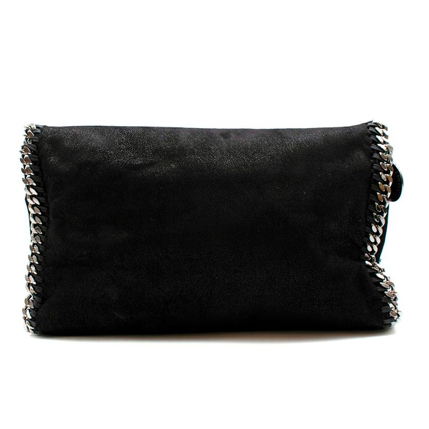 Stella McCartney Black Falabella Flap Clutch

- Iconic Falabella style 
- Black vegetarian leather 
- Double flap front clutch 
- Silver hardware chain trim 
- Stella McCartney engraved logo disc
- Inner zip

Materials: 
Main Material: 100%