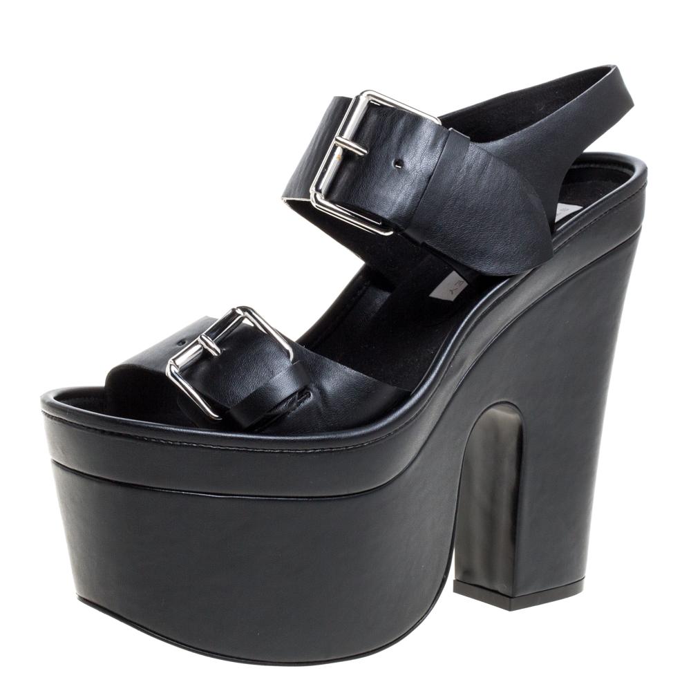 You are sure to feel your stylish best every time you step out in these sandals from Stella McCartney! Beautifully designed with faux leather, they successfully present a gorgeous appeal. The black pair carries open toes, buckled straps, platforms,