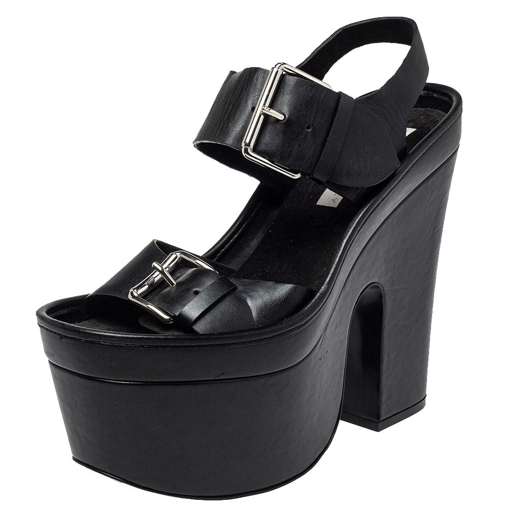 You are sure to feel your fashionable best every time you step out in these sandals from Stella McCartney! Beautifully designed with faux leather, they successfully present a gorgeous appeal. The black pair carries open toes, ankle straps,