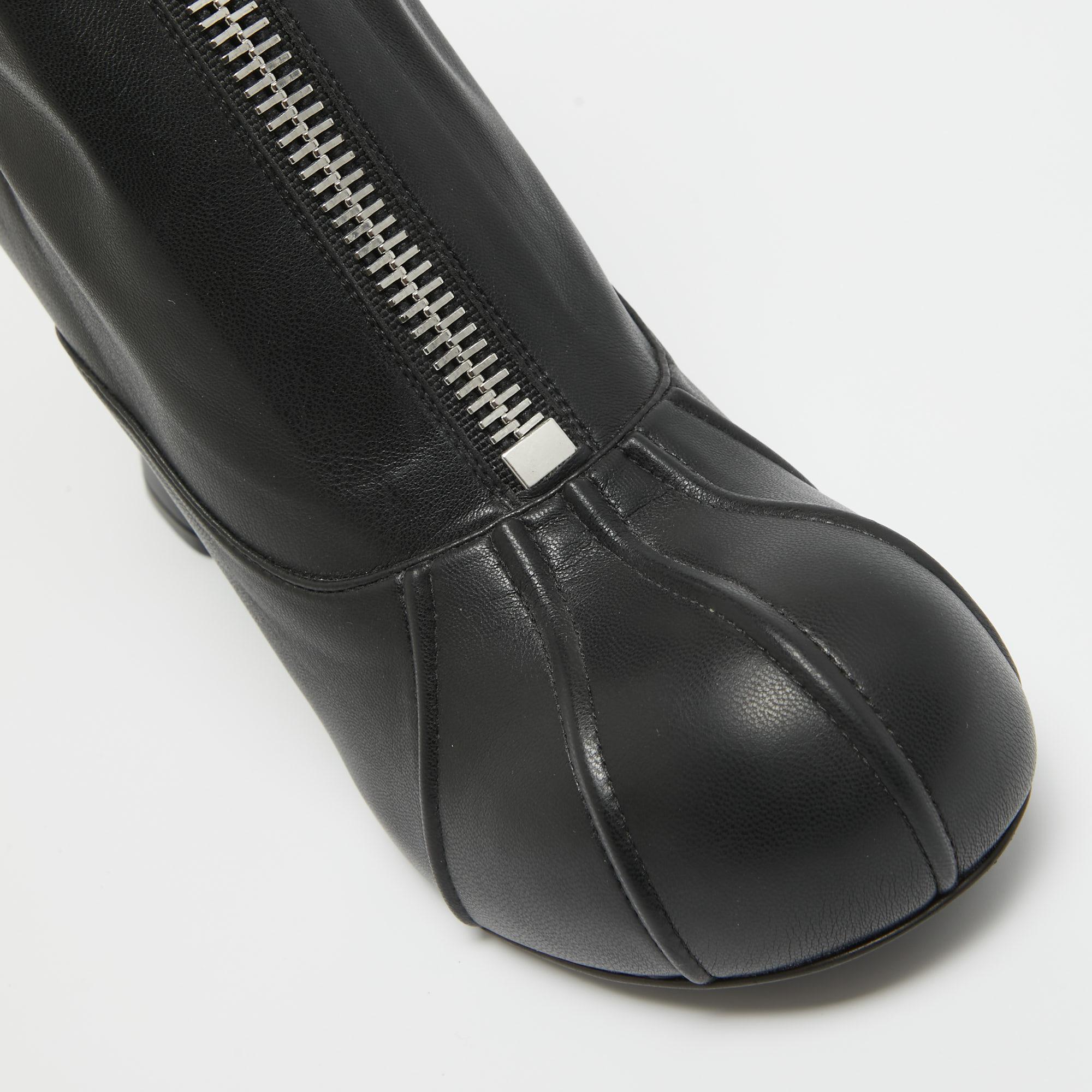 Stella McCartney Black Faux Leather Duck City Ankle Boots Size 41 In Excellent Condition For Sale In Dubai, Al Qouz 2