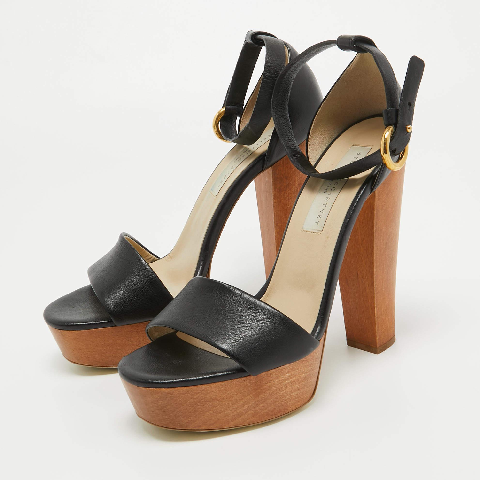 These sandals will frame your feet in an elegant manner. Crafted from quality materials, they display a classy design and comfortable insoles.