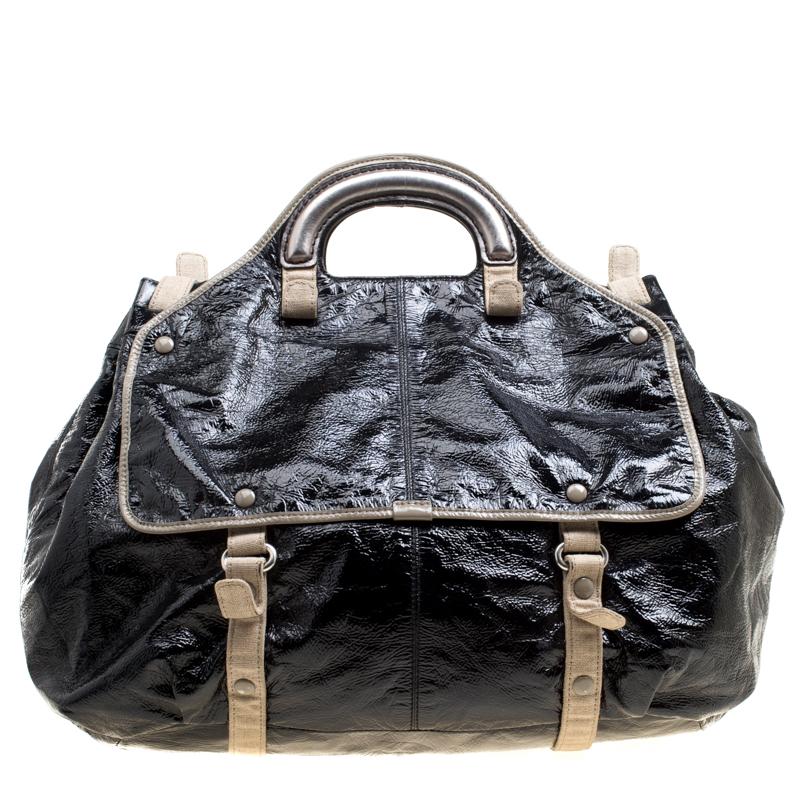 You are going to love owning this bag from Stella McCartney as it is well-made and brimming with luxury. It has been crafted from faux patent leather and styled with canvas trims, two handles, a shoulder strap, and a spacious interior for your