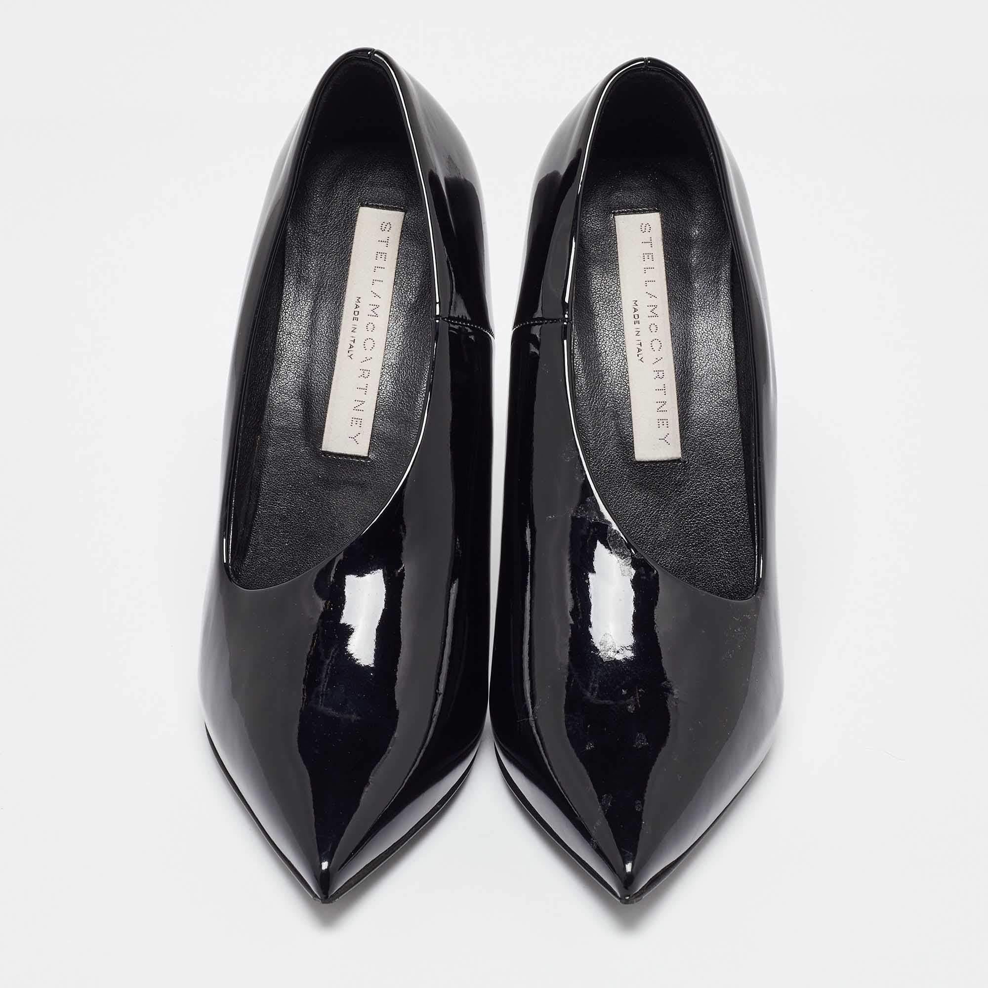 Nero Stella McCartney - Décolleté a punta con scollo a V in finta pelle nera - taglia 35 in vendita