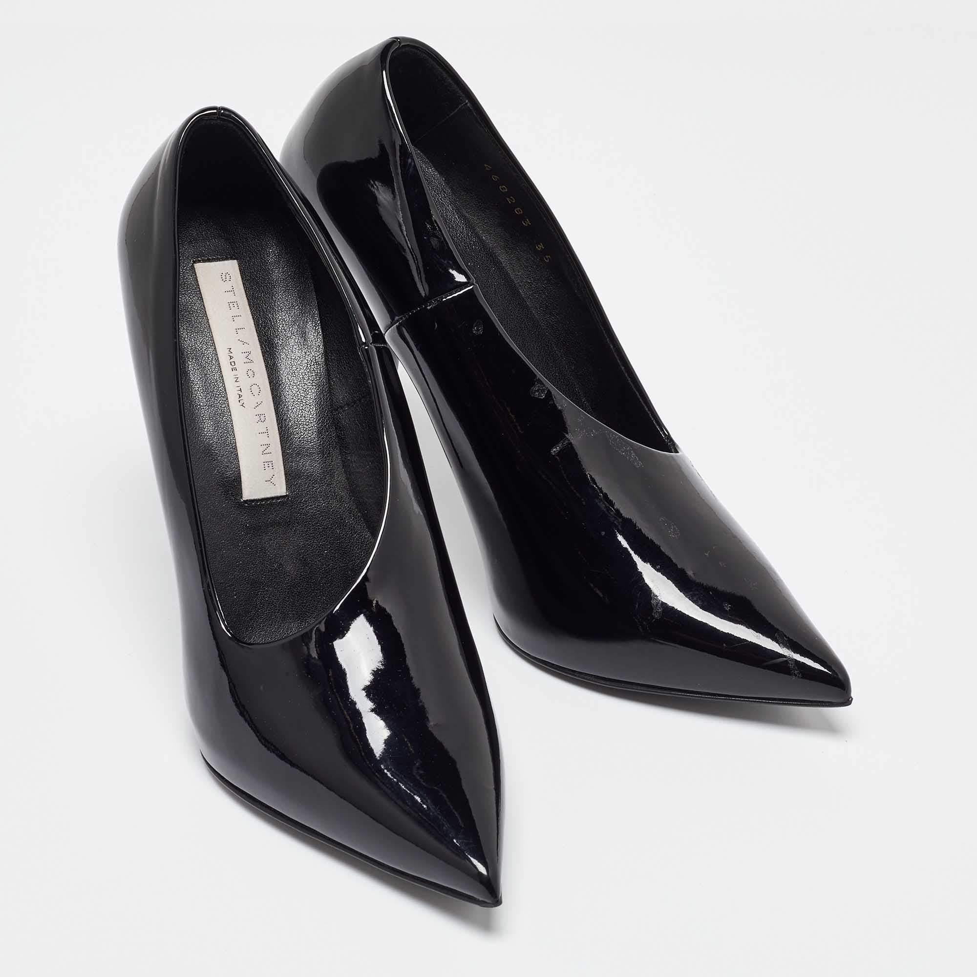Stella McCartney - Décolleté a punta con scollo a V in finta pelle nera - taglia 35 In condizioni buone in vendita a Dubai, Al Qouz 2