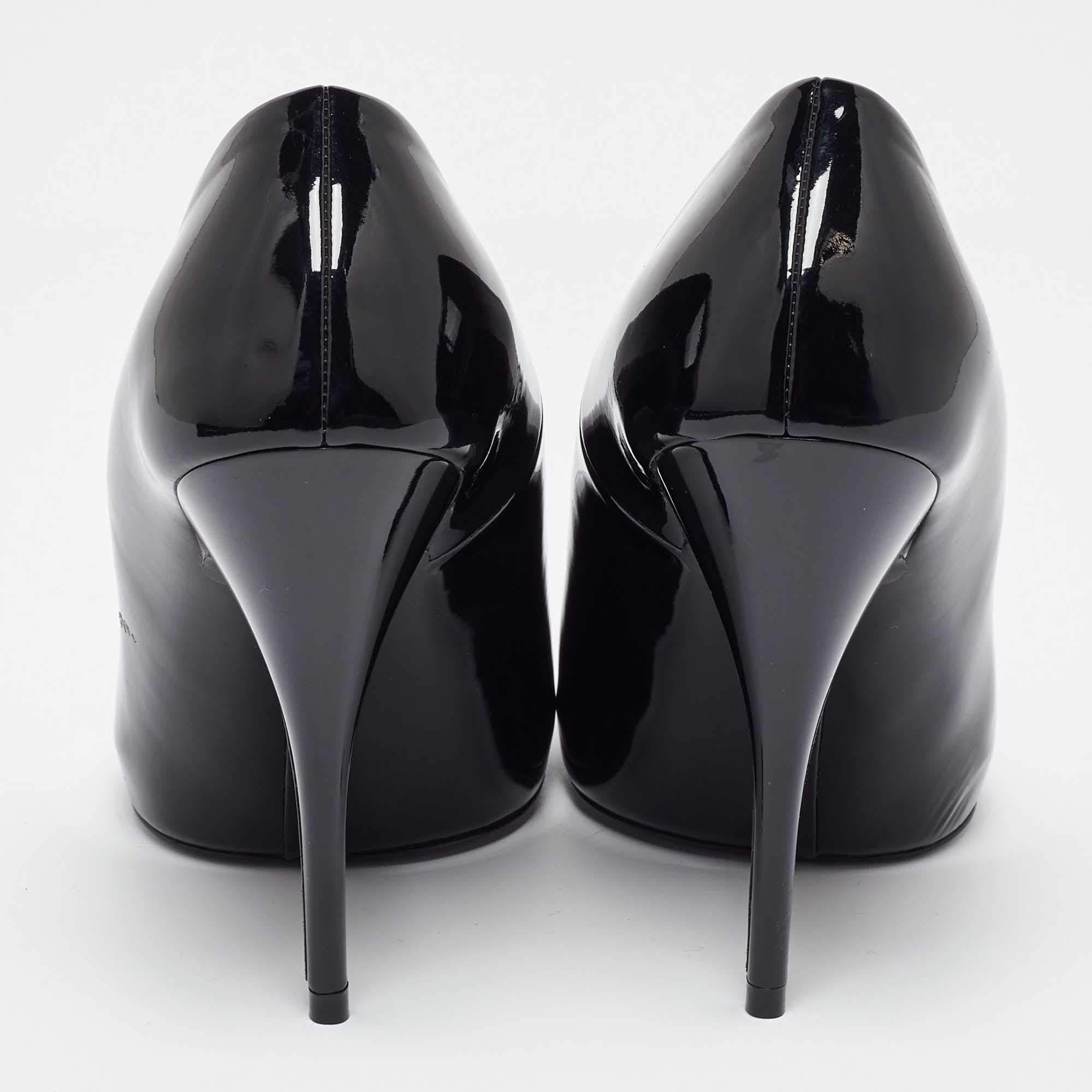 Donna Stella McCartney - Décolleté a punta con scollo a V in finta pelle nera - taglia 35 in vendita