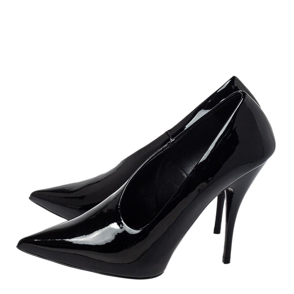 Stella McCartney Black Faux Patent Leather V Neck Pointed Toe Pumps Size 35.5 In Excellent Condition In Dubai, Al Qouz 2