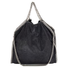 Stella McCartney Kleine Falabella-Tasche aus schwarzem Kunstleder