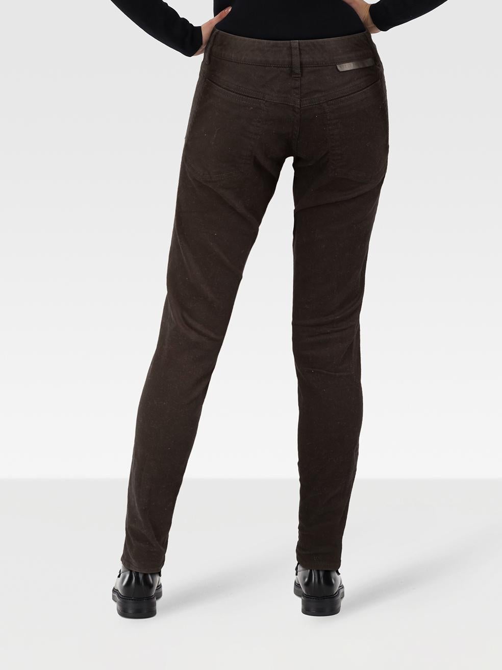 La condizione è molto buona. Questo articolo usato della stilista Stella McCartney non presenta alcun segno di usura visibile sui pantaloni.
 

 

 

 Dettagli
 

 

 Multicolore - nero, grigio
 

 Denim
 

 Jeans
 

 Vestibilità skinny
 


