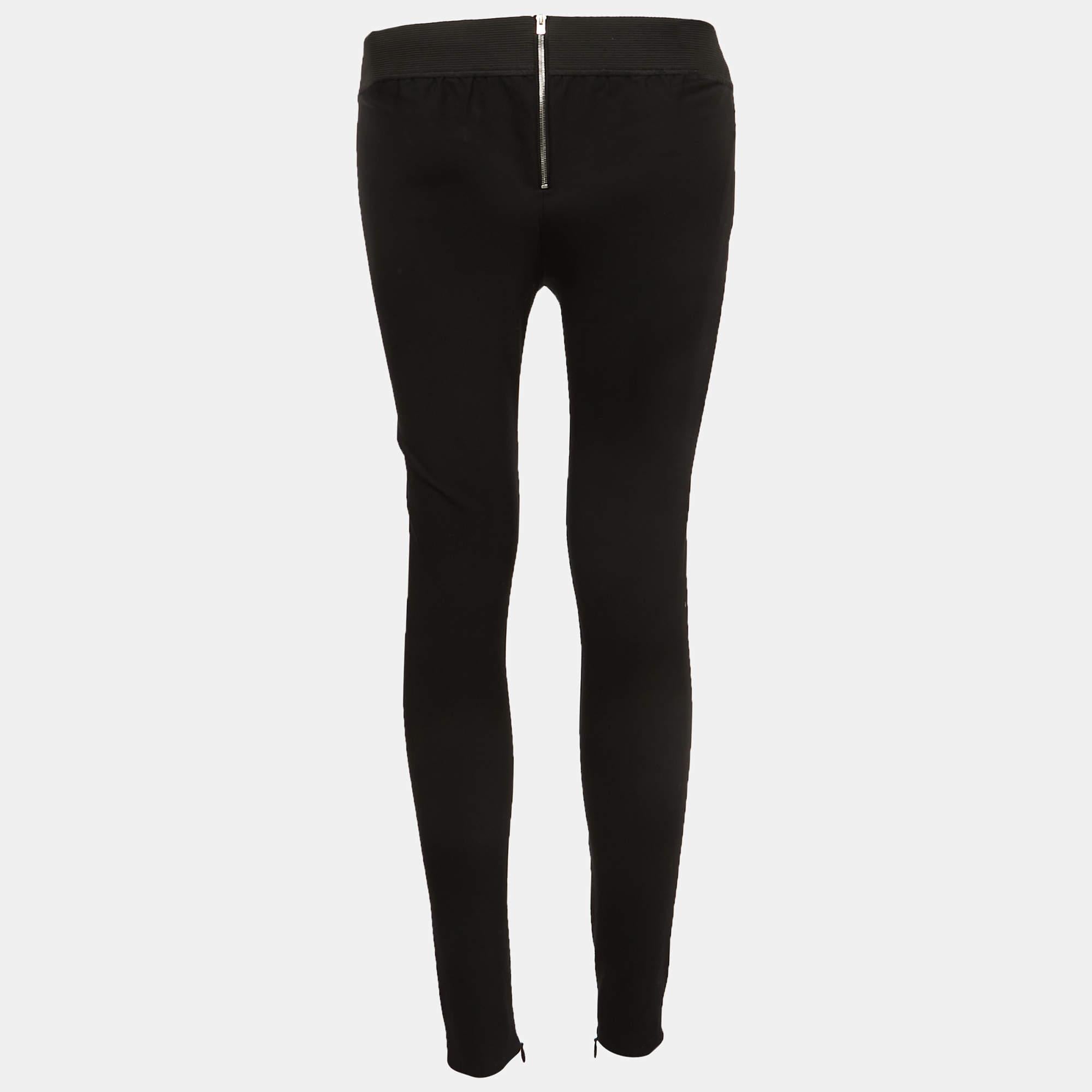 I pantaloni dal taglio impeccabile sono un punto fermo di un guardaroba ben curato. Questi pantaloni firmati sono finemente cuciti per darti il look desiderato e un comfort che dura tutto il giorno.
