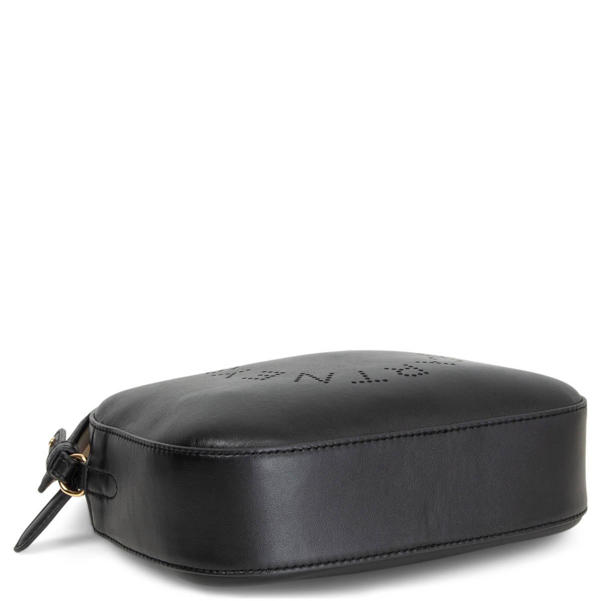 STELLA MCCARTNEY black leather LOGO CAMERA Shoulder Bag In Excellent Condition In Zürich, CH