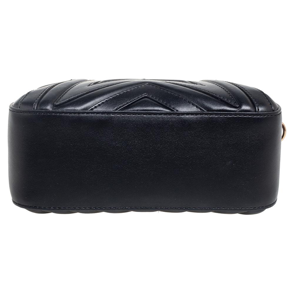 Stella McCartney Black Quilted Faux Leather Stella Star Crossbody Bag In Excellent Condition In Dubai, Al Qouz 2