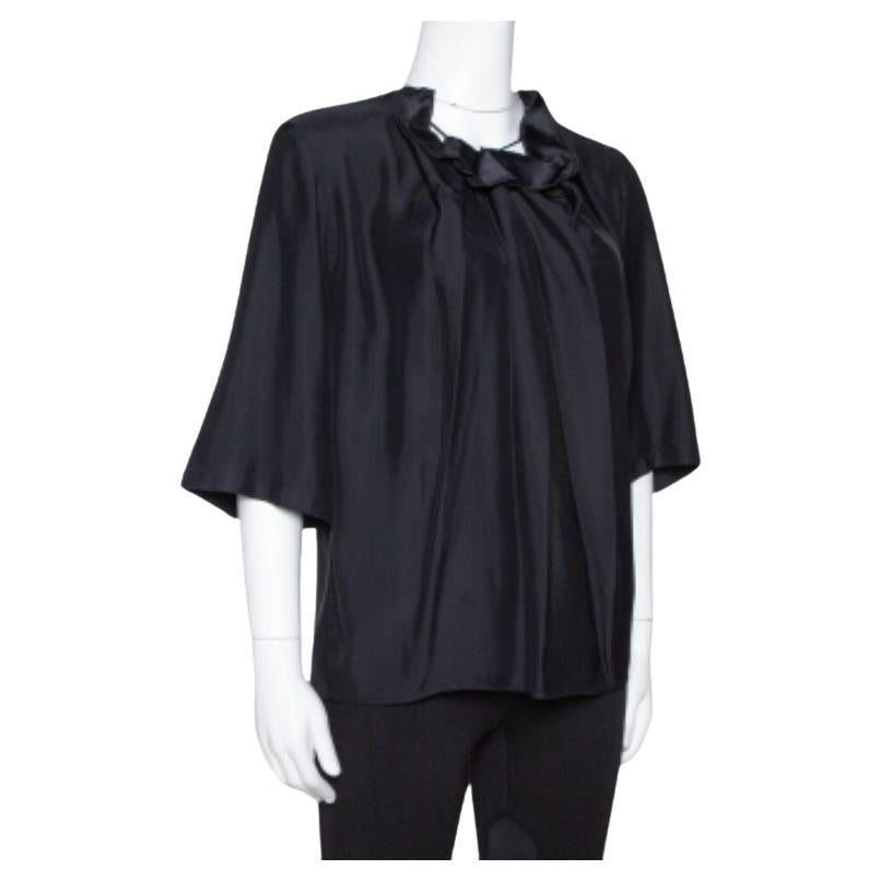 This Stella McCartney Faye top is a creation that exudes elegance. The exquisite top has been crafted using quality materials in black. It has a loose fit, wide sleeves and a gathered neckline.