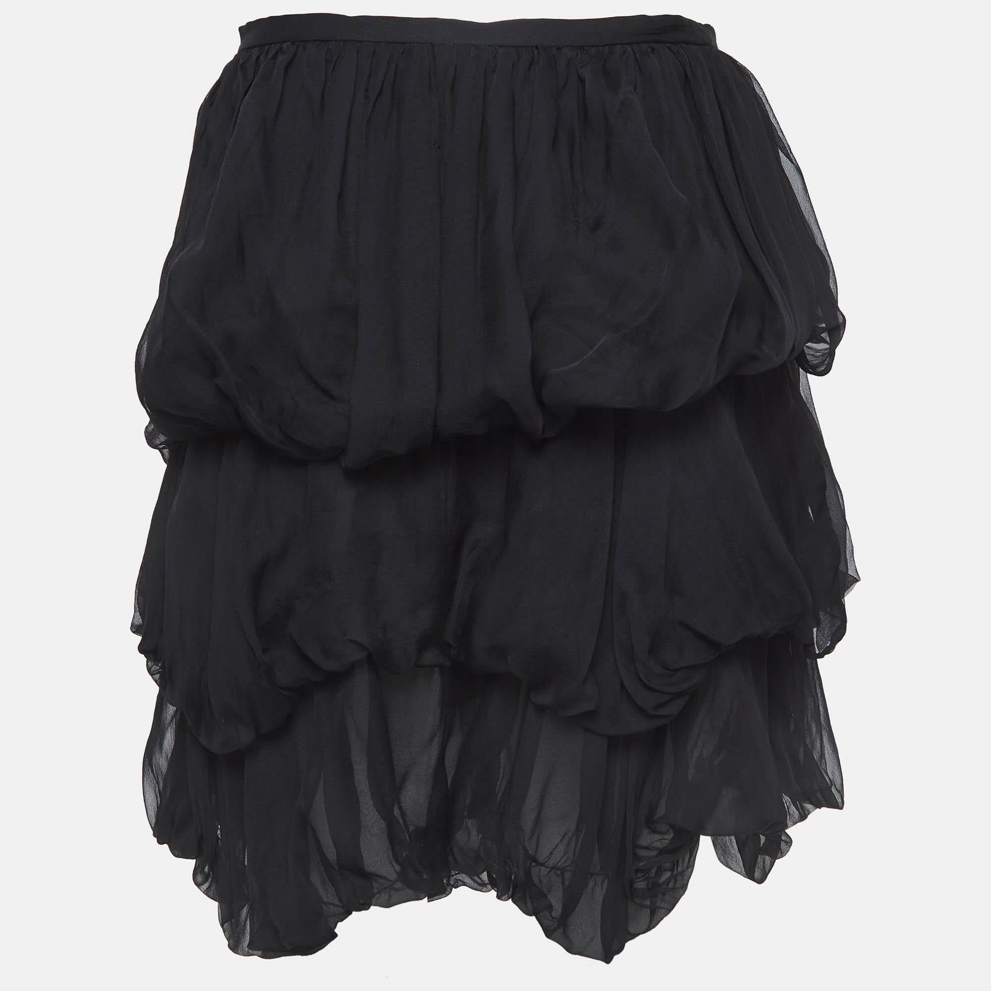 This elegant skirt is worth adding to your closet! Crafted from fine materials, it is exquisitely designed into a flattering shape. 