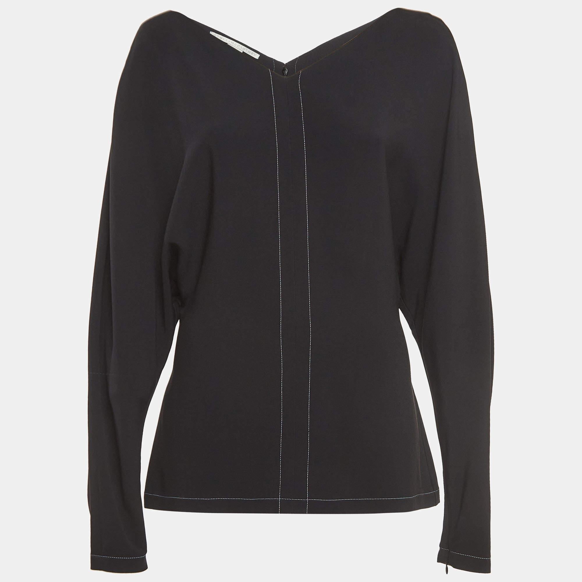Find great style and comfort while wearing this Stella McCartney top. Tailored using the best fabrics, the creation has been given immense detail. Style it with a pair of jeans and flats.

