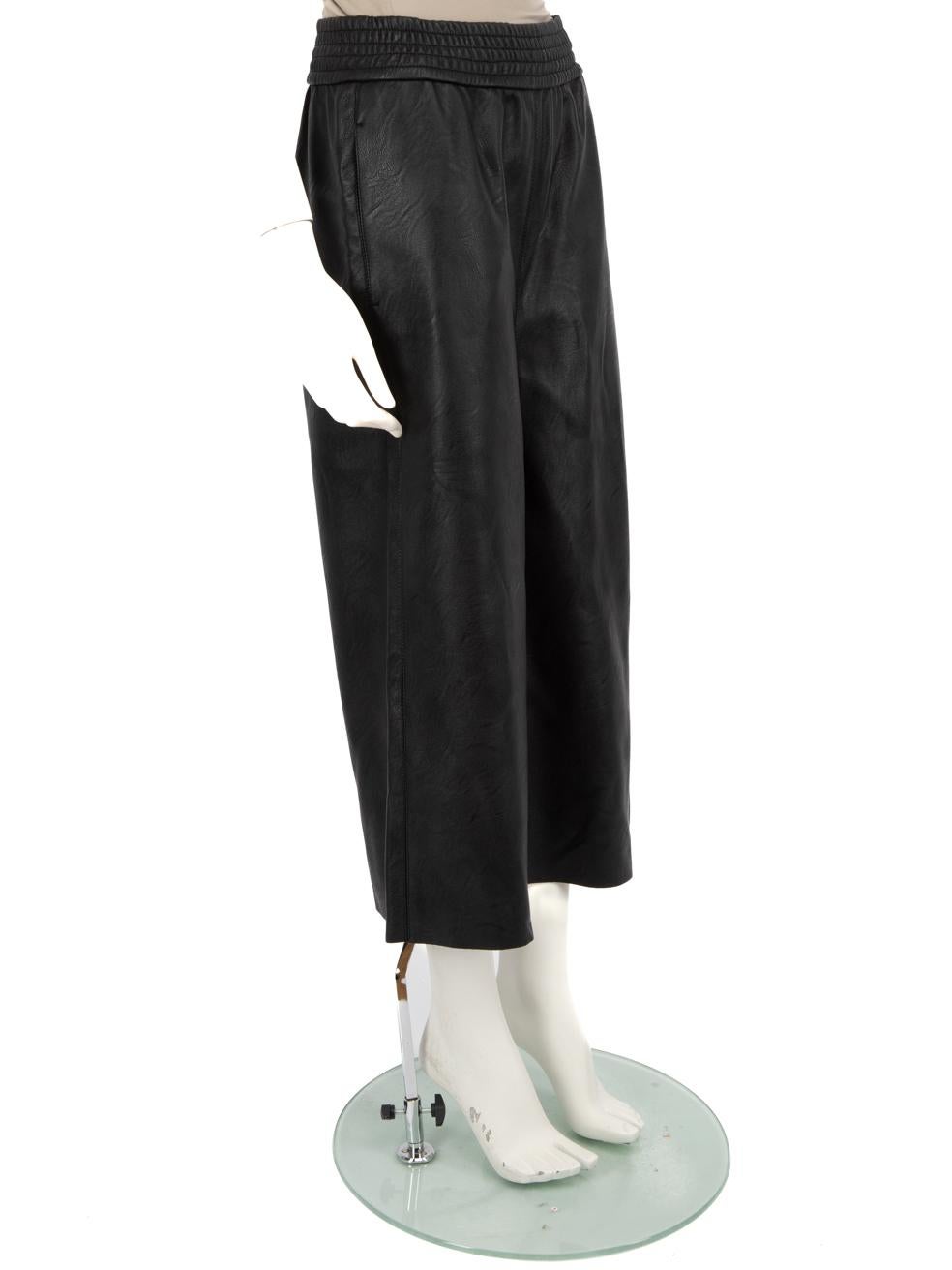 CONDITION is Very Good. Hardly any visible wear to the trousers is evident on this used Stella McCartney designer resale item.
 
 
 
 Details
 
 
 Black
 
 Vegan leather
 
 Trousers
 
 Cropped fit
 
 Elasticated waistband
 
 2x Side pockets
 
 
 
 

