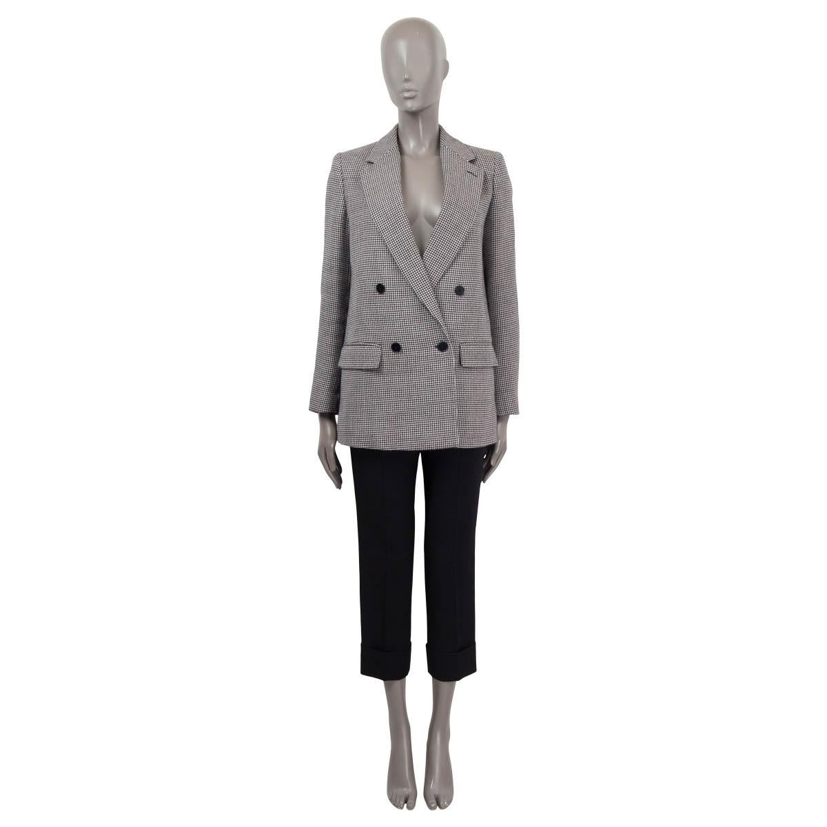 100% authentic Stella McCartney houndstooth double-breasted blazer in black and white wool (100%). Features a peak lapel, and two flap pockets on the front. Closes with buttons and is lined in viscose (52%) and cotton (48%). Has been worn and is in