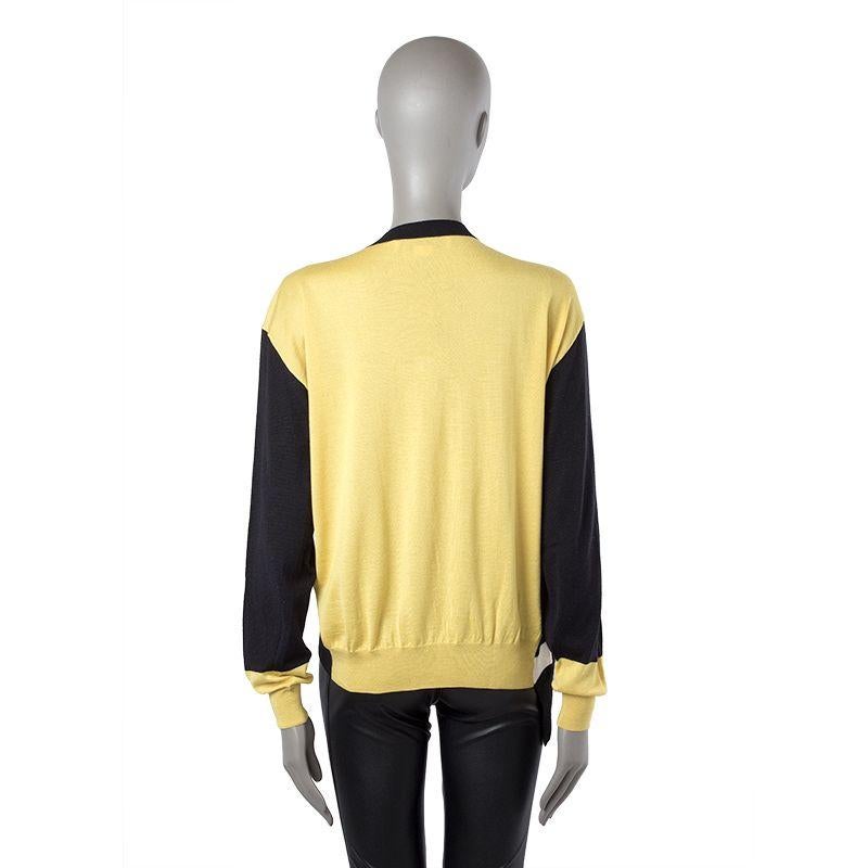 100% authentic Stella McCartney striped crew-neck sweater in black and white virgin wool (100%) and yellow wool (70%) and silk (30%). Unlined. Has been worn and is in excellent condition.

Tag Size	44
Size	L
Shoulder Width	51cm (19.9in)
Bust	116cm