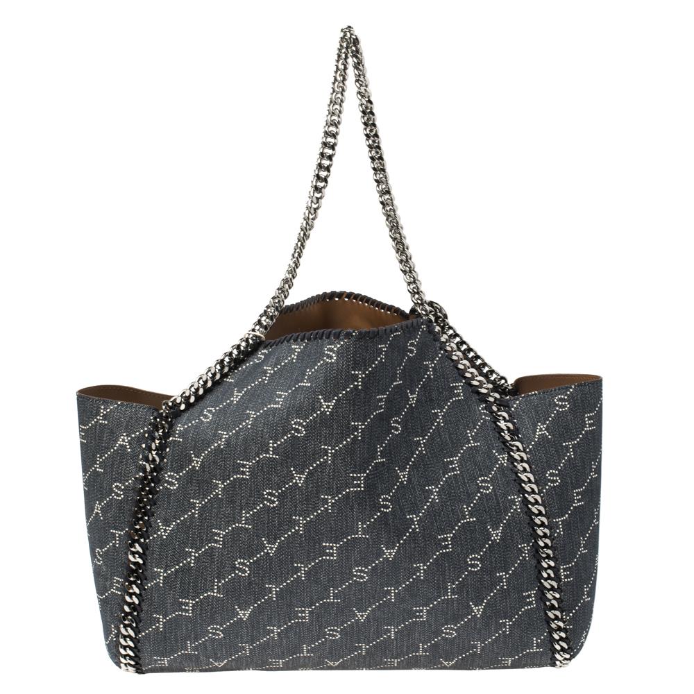 An inside-out twist to Stella McCartney's iconic and much-loved Falabella. This reversible tote is crafted from monogram fabric and it has two handles, signature diamond-cut chains, and a detachable pouch.

Includes: Original Dustbag, Info Booklet