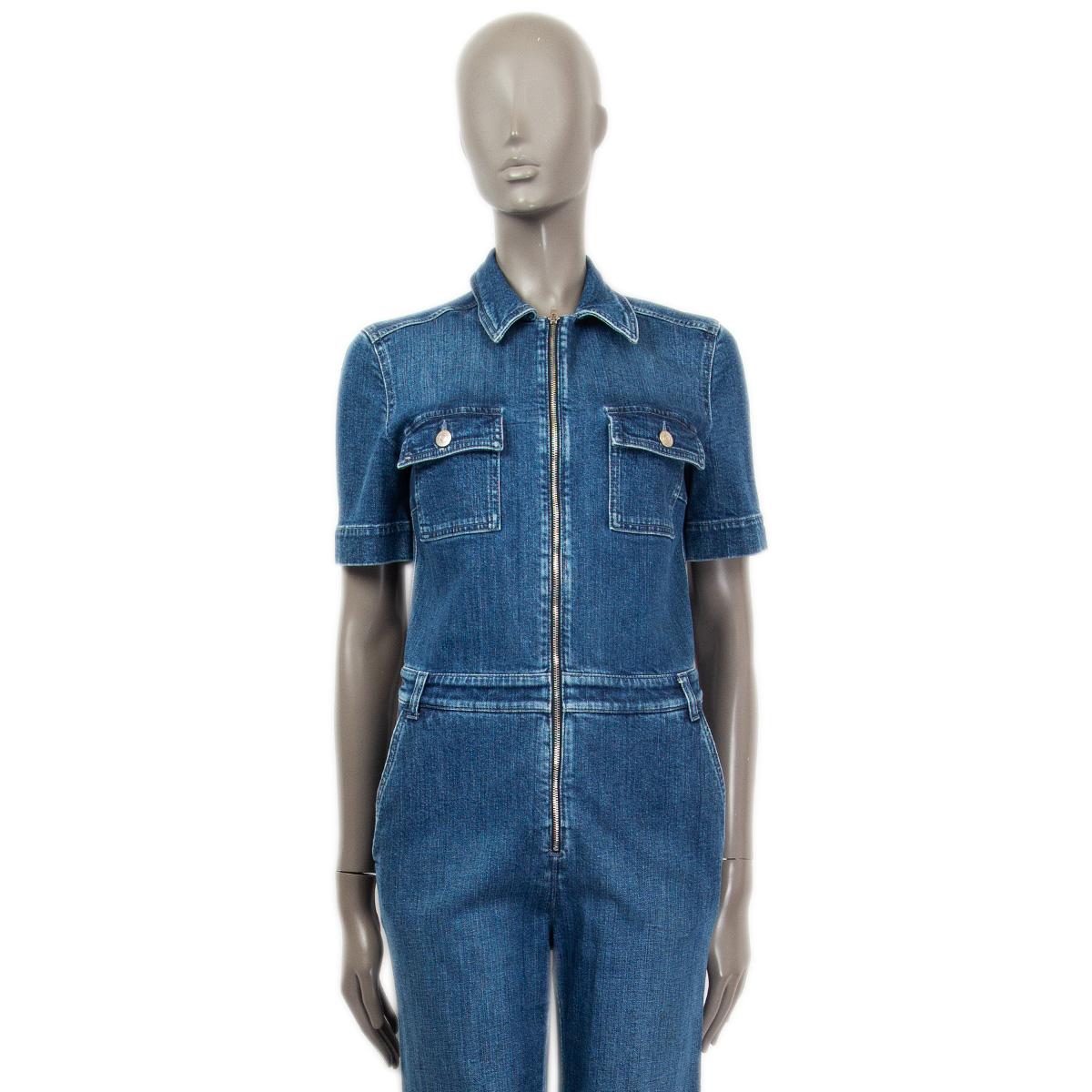 100% authentic Stella McCartney short sleeve denim jumpsuit in blue wash cotton (with 2% elastane - please note content tag is missing) with a flat collar and four front pockets. Comes with belt loops and closes with a zipper on the front. Unlined.
