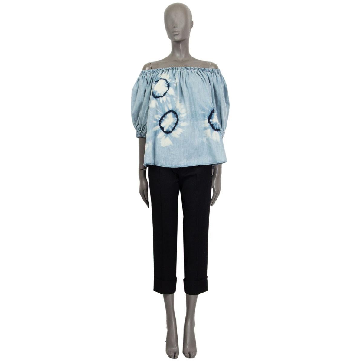 100% authentic Stella McCartney SS18 collection denim tie-dye blouse in light blue, off-white and dark blue cotton (98%) and elastane (2%). Features an off the shoulder design, three-quarter length sleeves, elasticated cuffs, an elasticated hem and