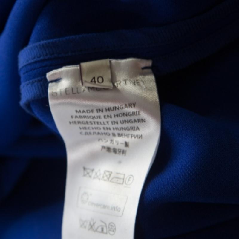Chemisier Stella McCartney Arlesa bleu en crêpe avec fermeture éclair S Bon état - En vente à Dubai, Al Qouz 2