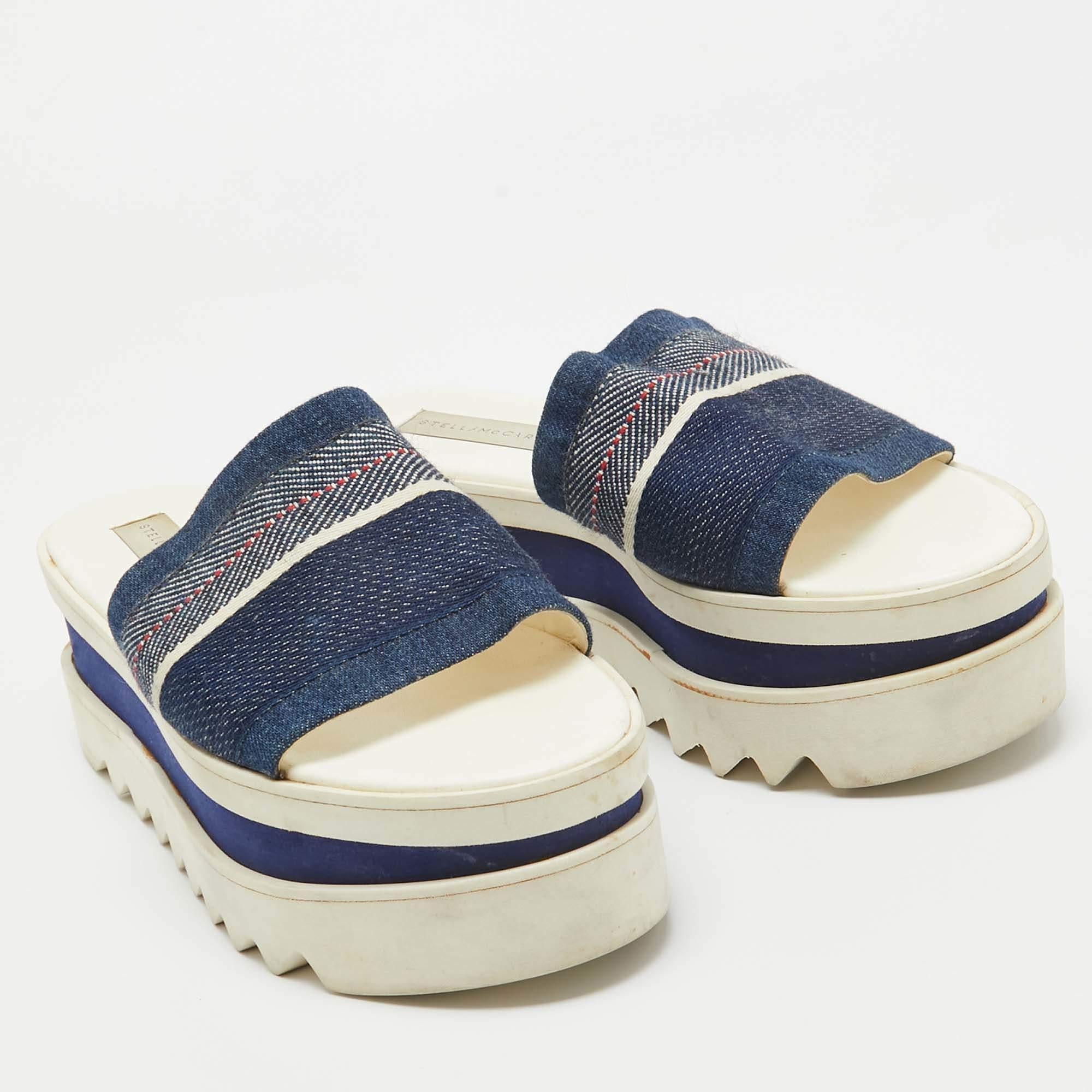 Stella McCartney Denim bleu Elyse Platform Slide Sandals Size 39 Bon état - En vente à Dubai, Al Qouz 2