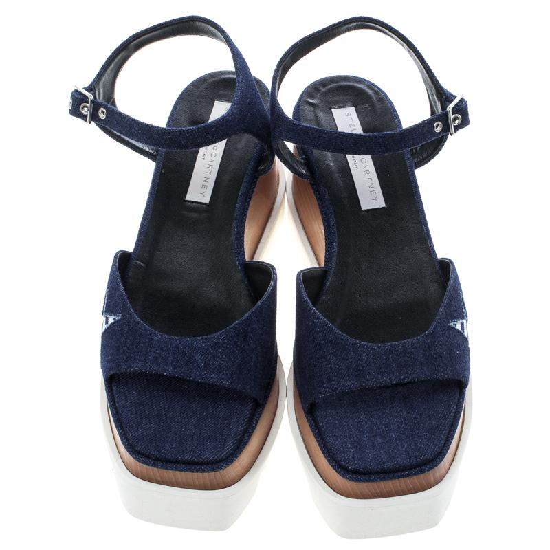 Flaunt the best of your casual style with these pretty Elyse Star sandals from Stella McCartney. They have a denim exterior with front strap beautified with star motifs and an ankle strap detailed with buckle fastenings. The pair is set on a