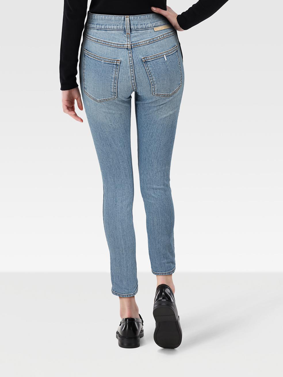 CONDITION ist sehr gut. Kaum sichtbare Abnutzungserscheinungen an der Jeans sind bei diesem gebrauchten Stella McCartney Designer-Wiederverkaufsartikel zu erkennen. Bitte beachten Sie, dass das Label für die Zusammensetzung fehlt.
 
 
 
