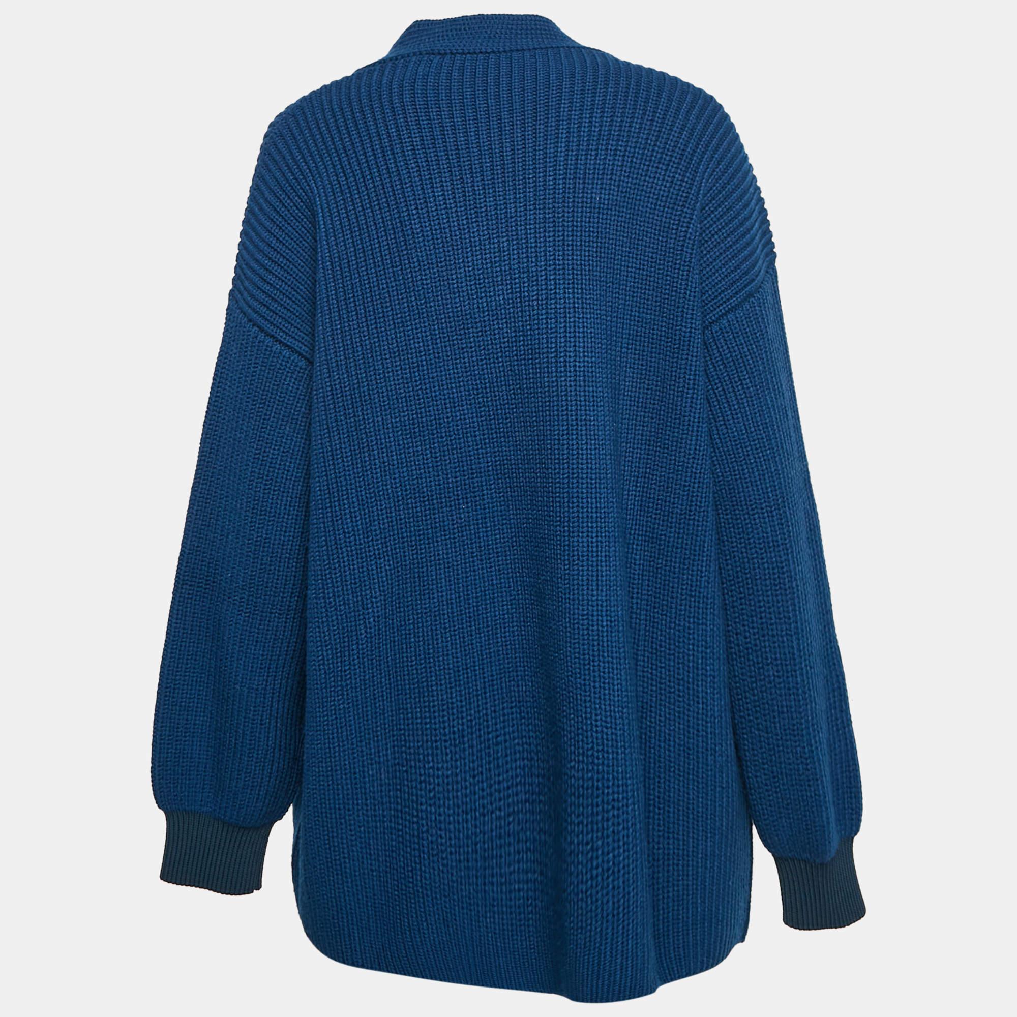 Winters and stylish sweaters like this go hand in hand. It will certainly provide you with good warmth and relaxation and keep your winter ensemble on point.