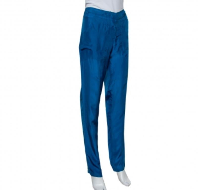 Fabulously designed, these blue trousers from Stella McCartney will lend a chic vibe to your closet. They offer a tapered fit and exhibit a zip closure. Sure to lend you a fantastic fit, they'll look best with neutral shirts and smart loafers.