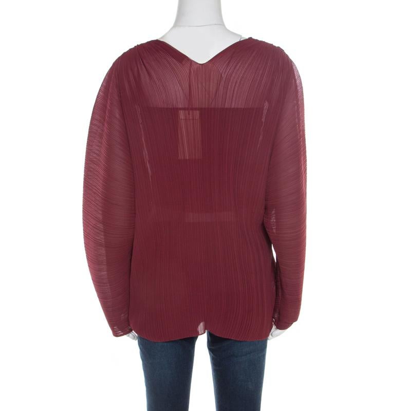 This Stella McCartney top has a special focus on modern aesthetics and changing fashion trends. Its bold burgundy color ensures its uniqueness and power to make all jaws drop. Tailored in a wrap silhouette, it is comfortable enough to keep you going