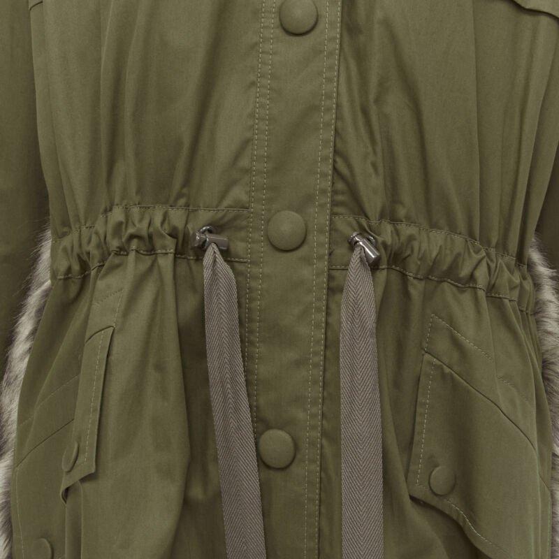 STELLA MCCARTNEY parka con coulisse in pelliccia sintetica marrone verde militare FR34 XS
Riferimento: GIYG/A00124
Marchio: Stella McCartney
Designer: Stella McCartney
Materiale: Cotone, pelliccia sintetica
Colore: Verde, Marrone
Modello: Tinta