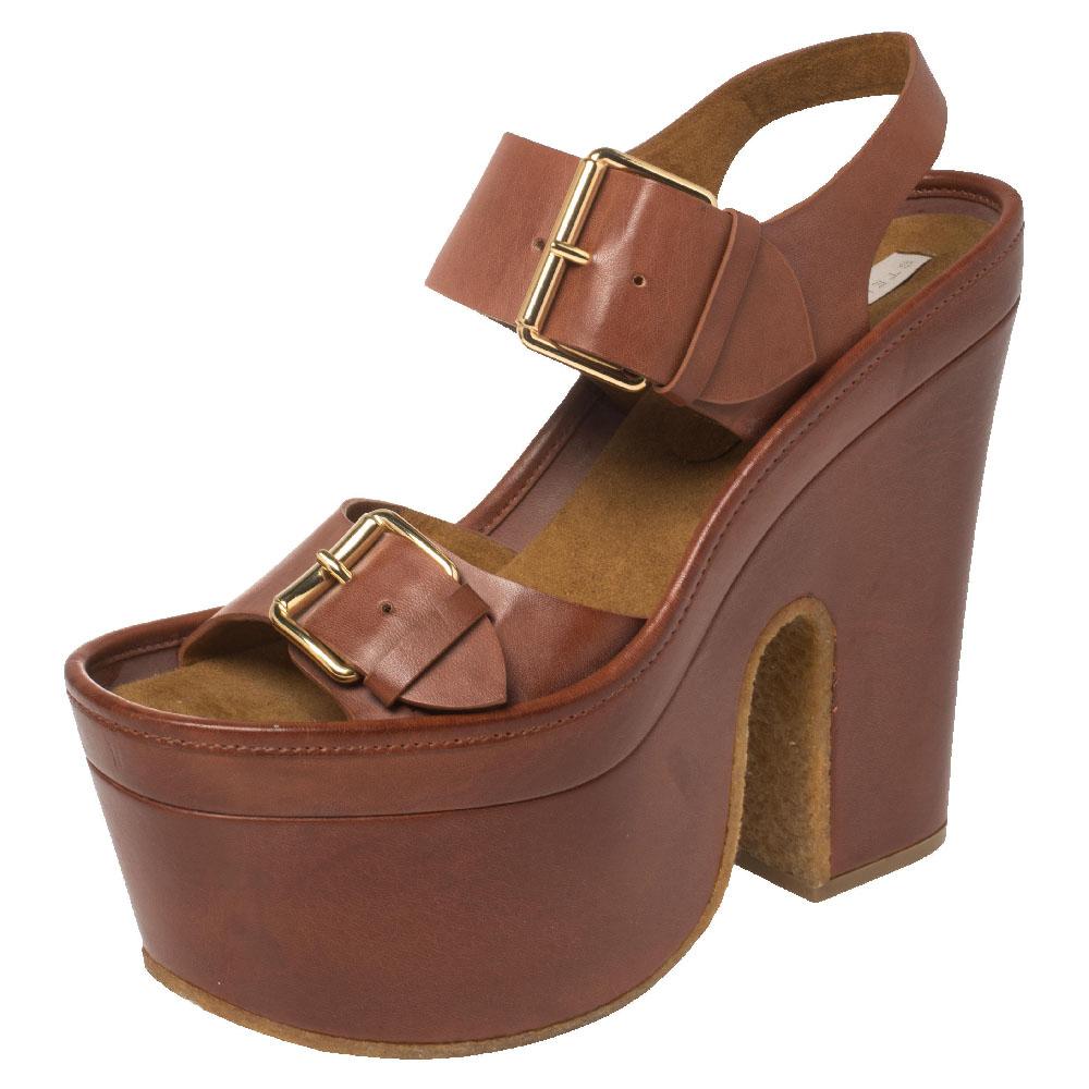You are sure to feel your stylish best every time you step out in these chunky sandals from Stella McCartney! Beautifully designed with faux leather, they successfully present a gorgeous appeal. The brown pair carries open toes, buckled straps,