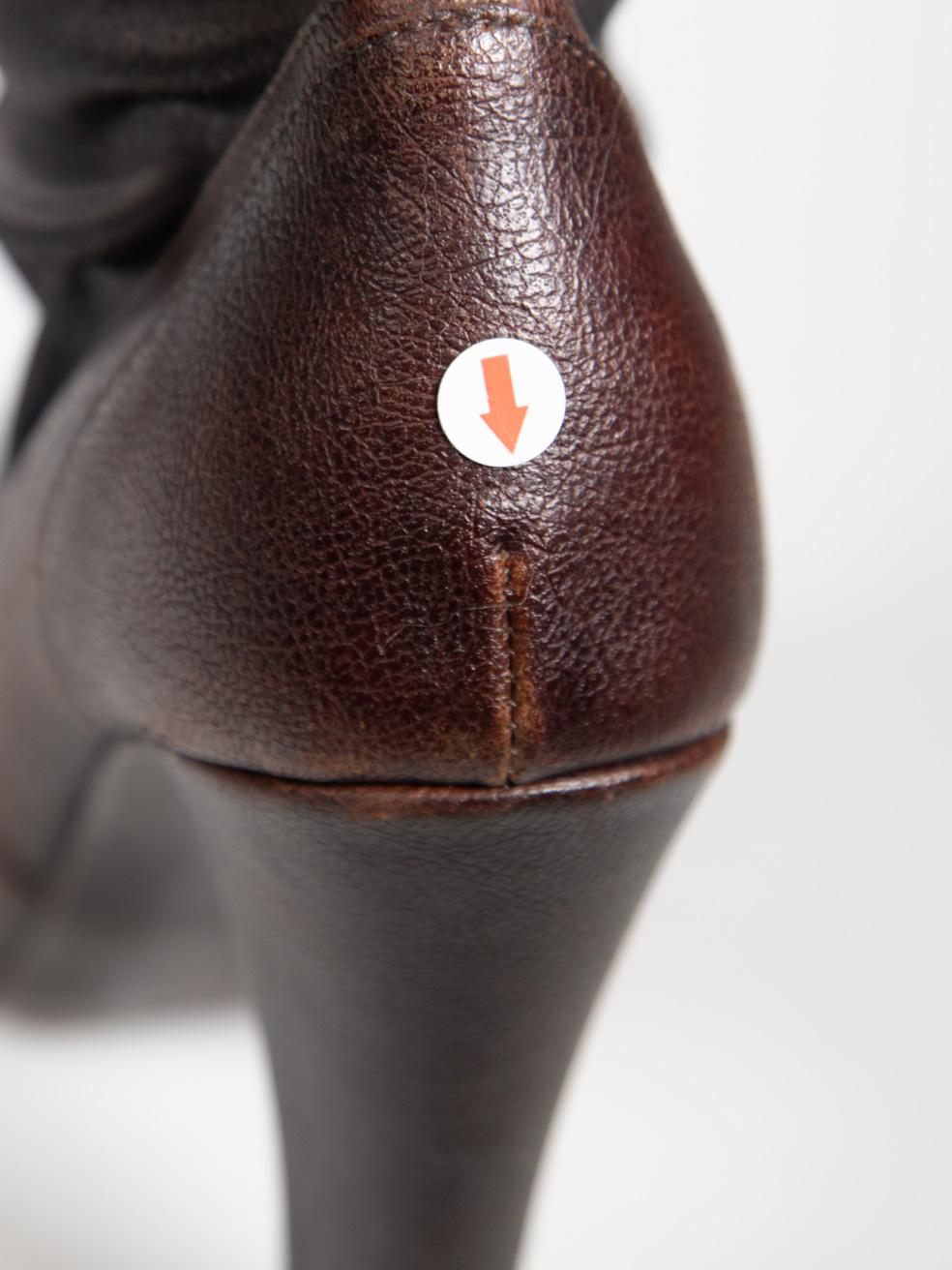 Stella McCartney, stivali con tacco alto a punta quadrata di colore marrone, misura IT 37 in vendita 2